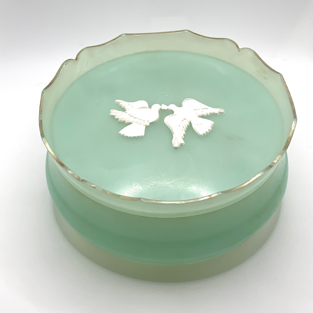 Avon Vintage 60's Rapture Beauty Dust Green Powder Box White Doves